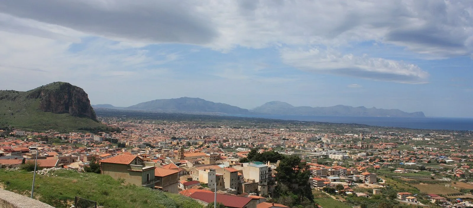Panorama di Partinico e della piana verso il Golfo di Castellammare